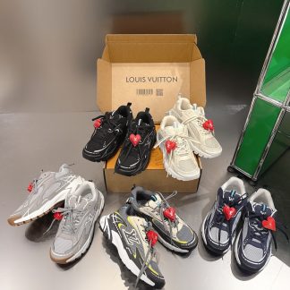 Louis Vuitton LV TATIC RUNNER Sneakers